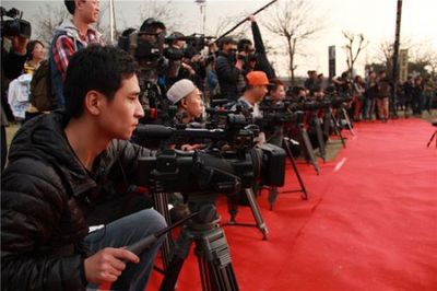 揭密跑男制作团队 上百个机位有条不紊地运转_影视_娱乐频道__中国青年网